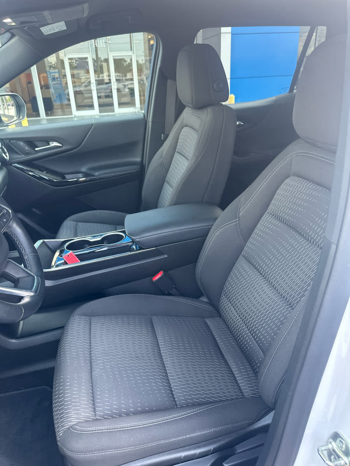 Used 2025 Chevrolet Equinox LT AWD/4WD image 17