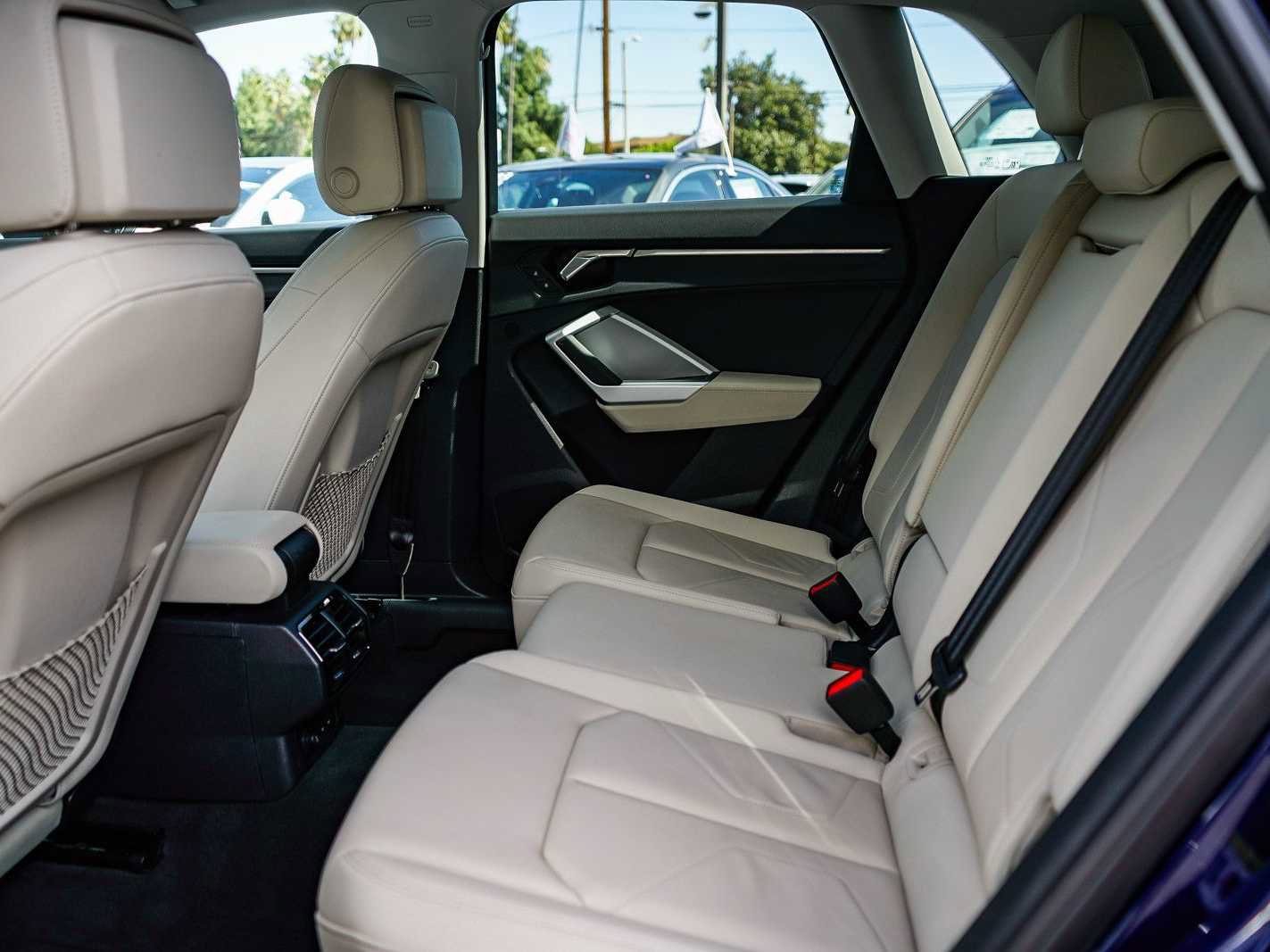 Used 2025 Audi Q3 2.0T Premium w/ Convenience Package image 18