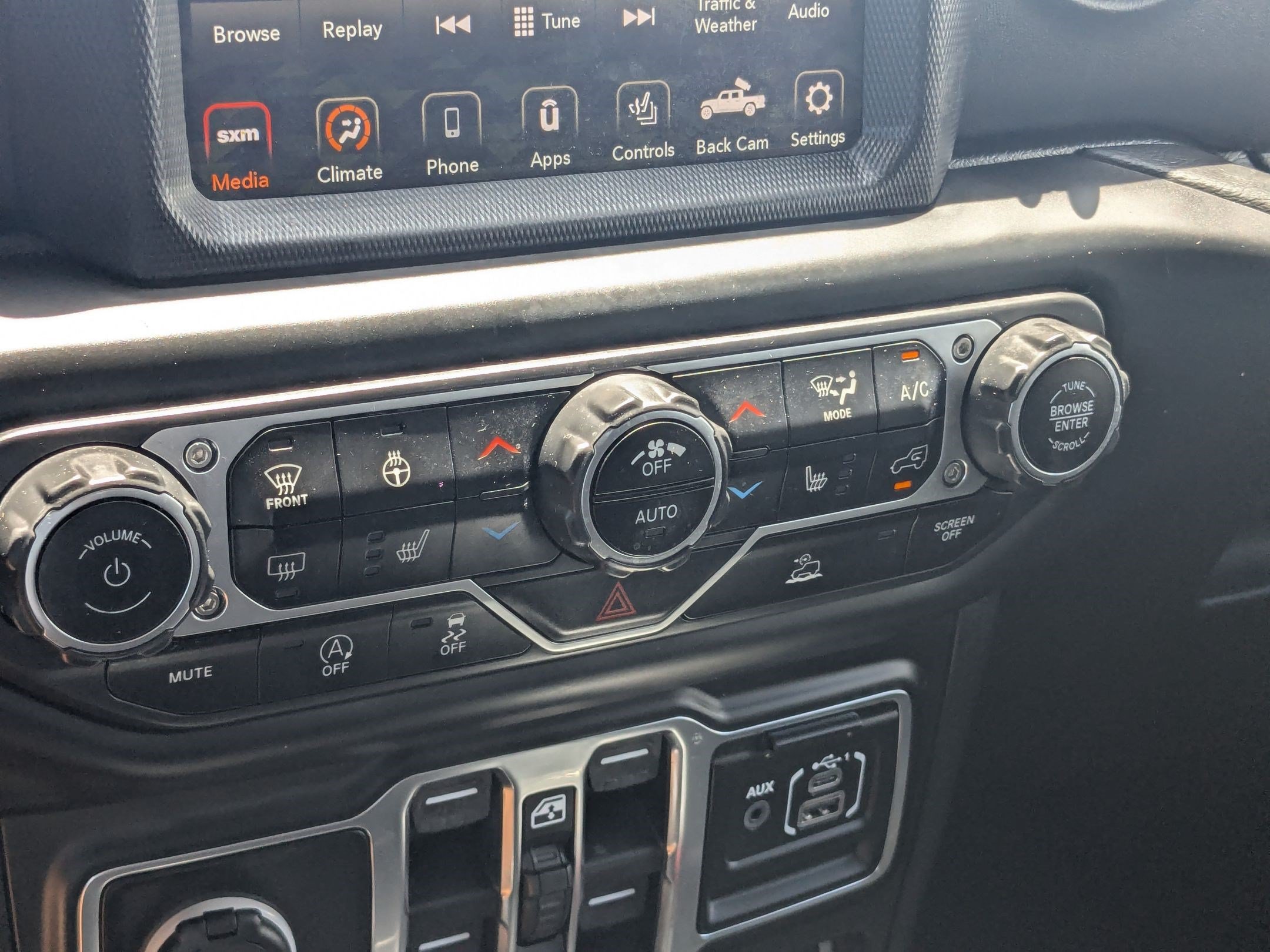 Used 2020 Jeep Gladiator Overland w/ Popular Equipment Package AWD/4WD image 24