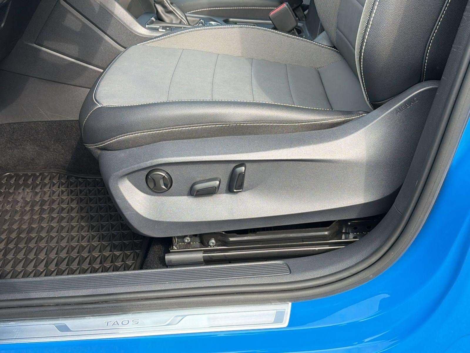Certified 2022 Volkswagen Taos SE FWD image 14