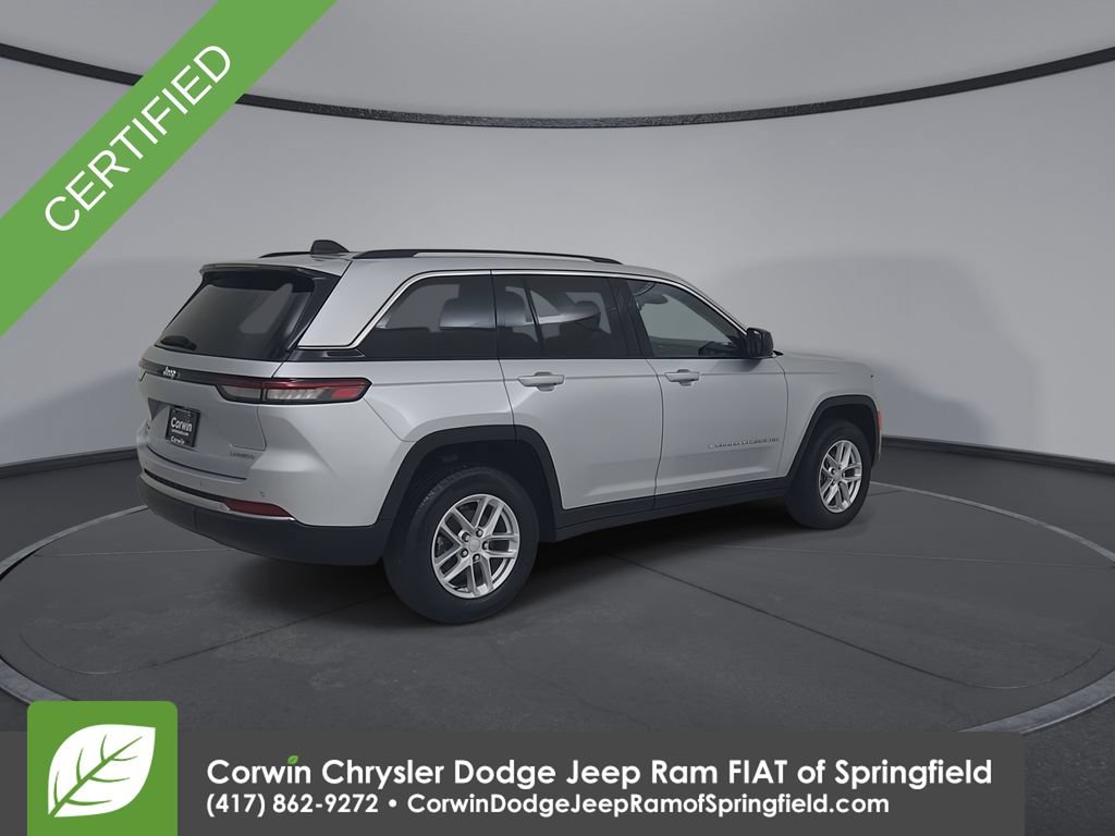 Used 2023 Jeep Grand Cherokee Laredo AWD/4WD image 15