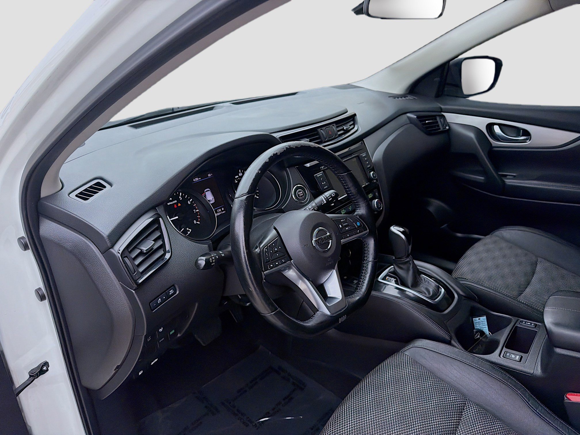 Used 2020 Nissan Rogue Sport SV w/ Technology Package image 9