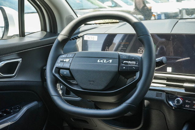 New 2027 Kia Sportage LX FWD image 8