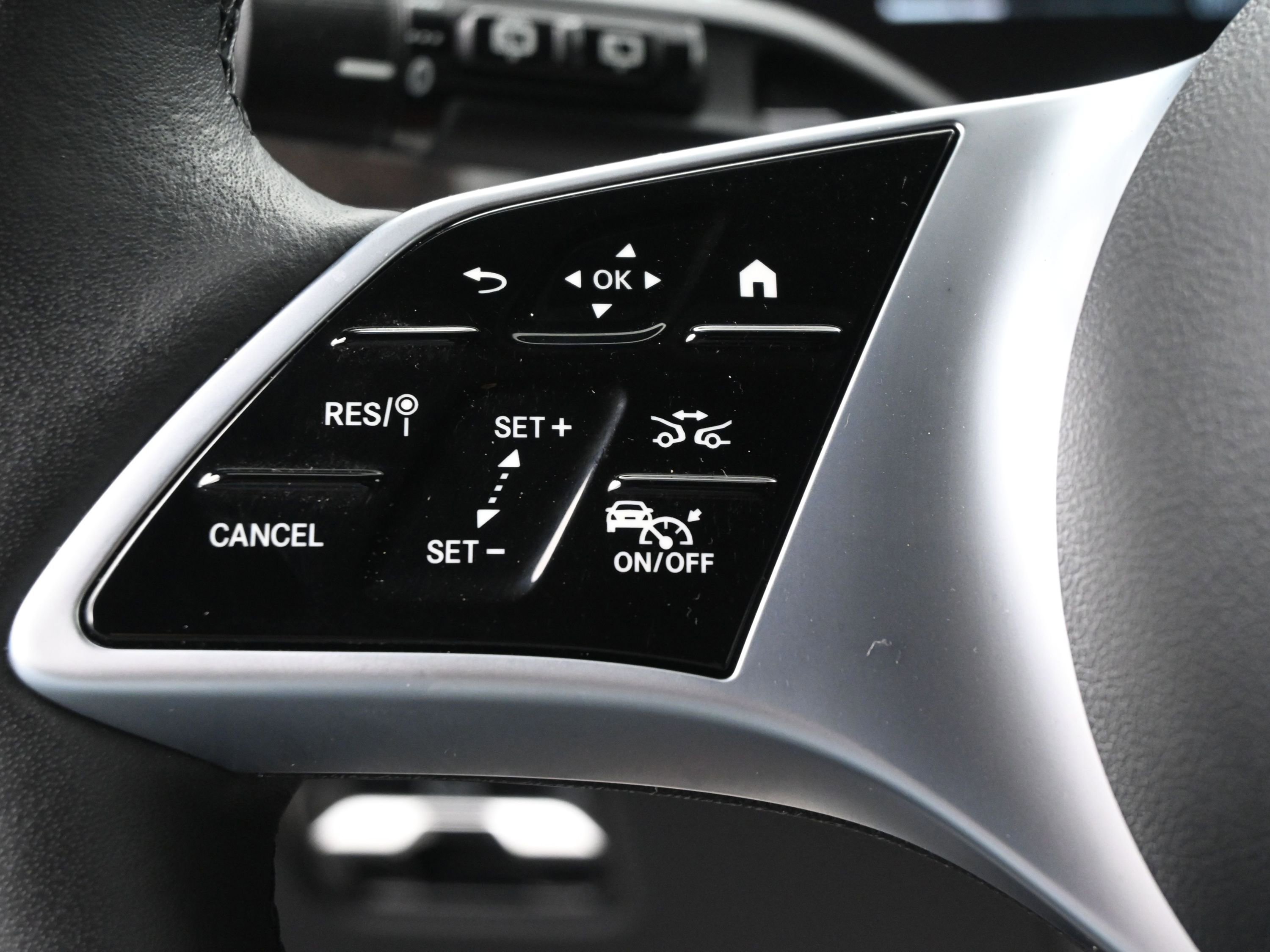 Used 2023 Mercedes-Benz GLC 300 4MATIC w/ Exclusive Trim Package image 19