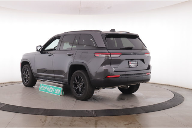 Used 2025 Jeep Grand Cherokee Altitude AWD/4WD image 10