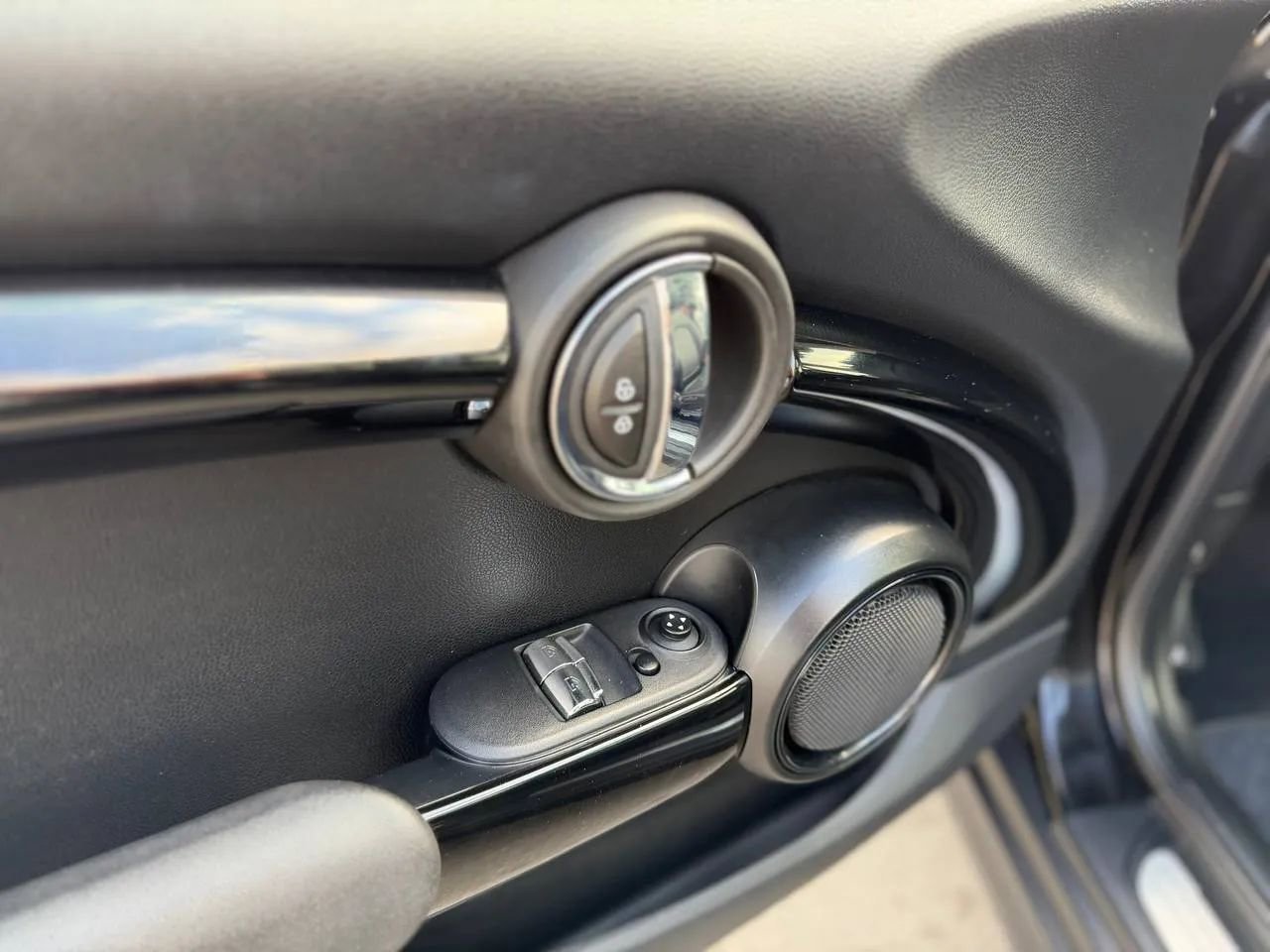 Used 2019 MINI Cooper 2-Door Hardtop FWD image 36