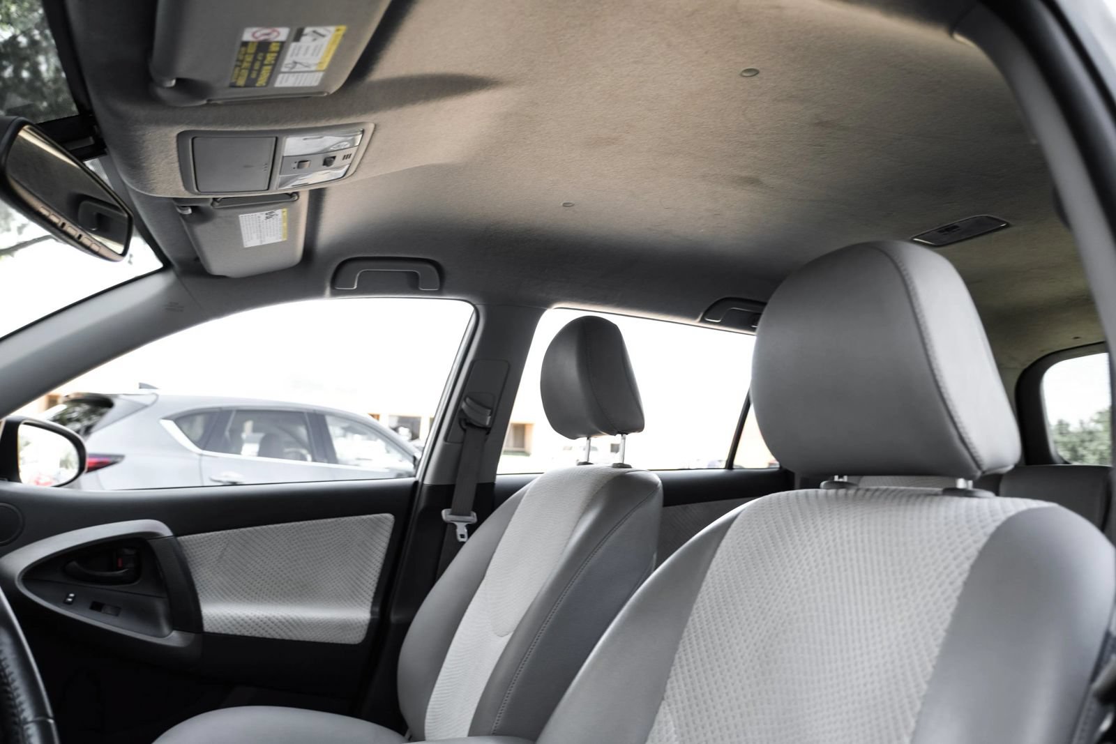 Used 2014 Toyota RAV4 EV FWD image 30