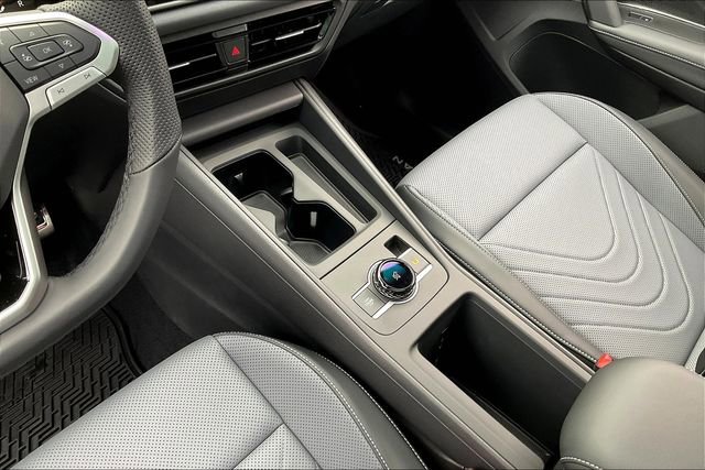 New 2025 Volkswagen Tiguan SE R-Line image 11
