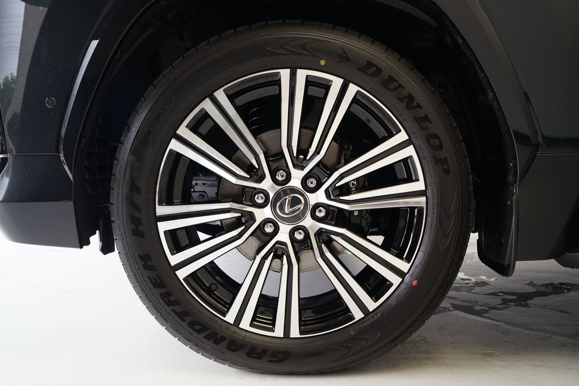 Used 2026 Lexus LX 700h Luxury w/ Accessory Package (Z1) AWD/4WD image 37