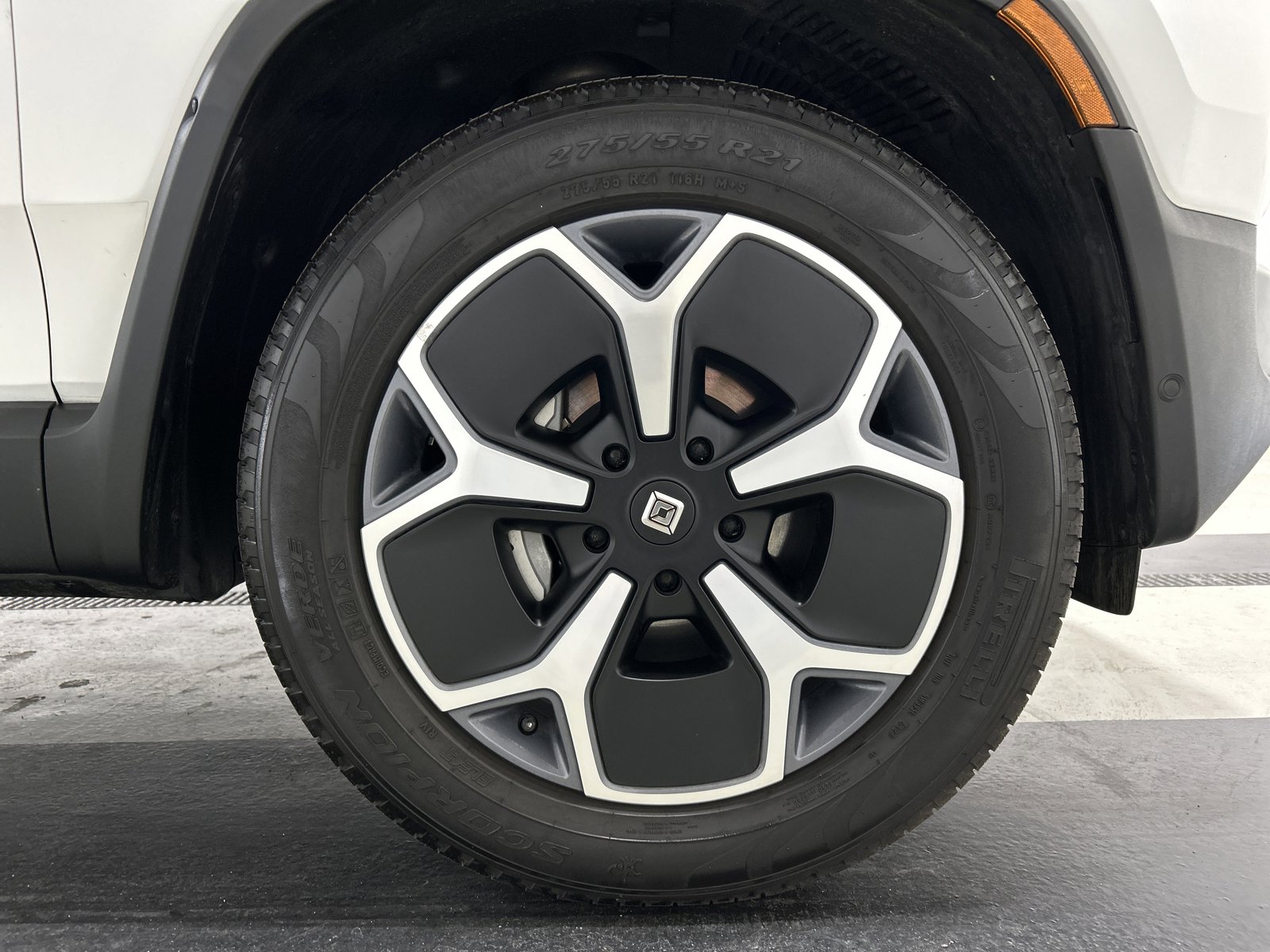 Used 2024 Rivian R1S Adventure image 11