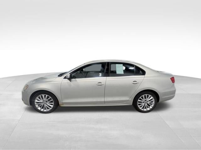 Used 2011 Volkswagen Jetta SEL image 3