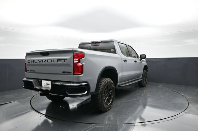Used 2025 Chevrolet Silverado 1500 ZR2 w/ Dark Appearance Package AWD/4WD image 8