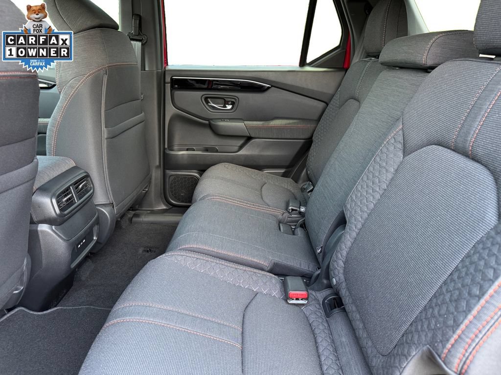 Used 2025 Honda Pilot Sport image 14