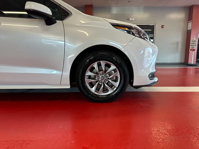 Certified 2025 Toyota Sienna XLE AWD/4WD image 29