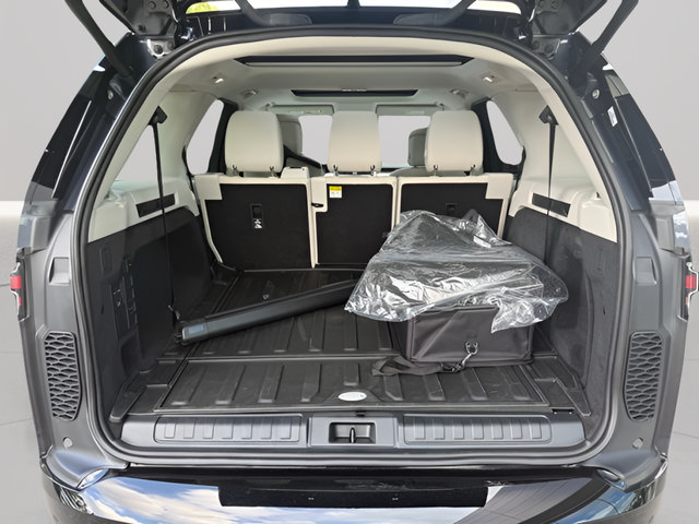 Certified 2025 Land Rover Discovery Dynamic SE AWD/4WD image 19