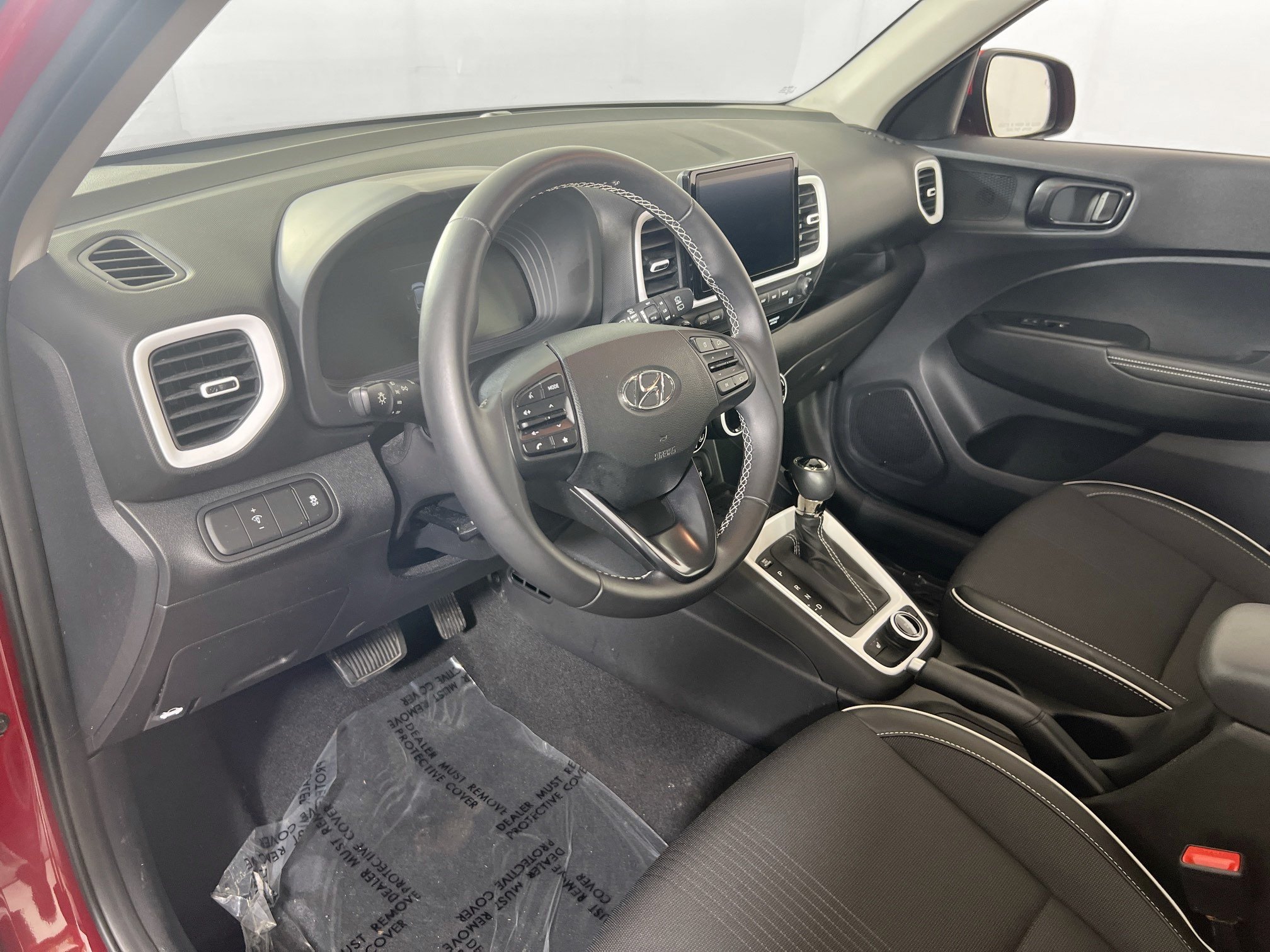 Used 2023 Hyundai Venue Limited FWD image 9