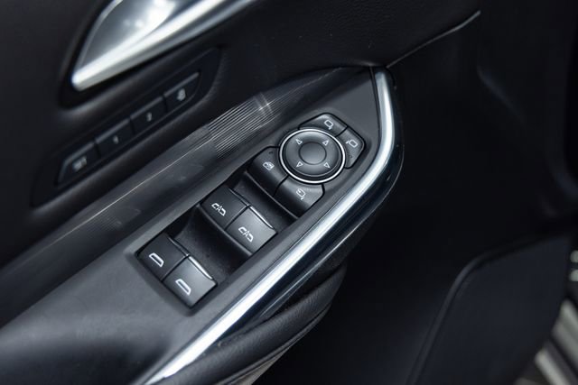 Used 2025 Cadillac XT4 Premium Luxury image 12