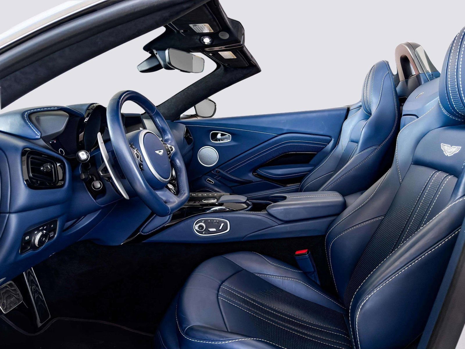 Used 2023 Aston Martin V8 Vantage Roadster image 15