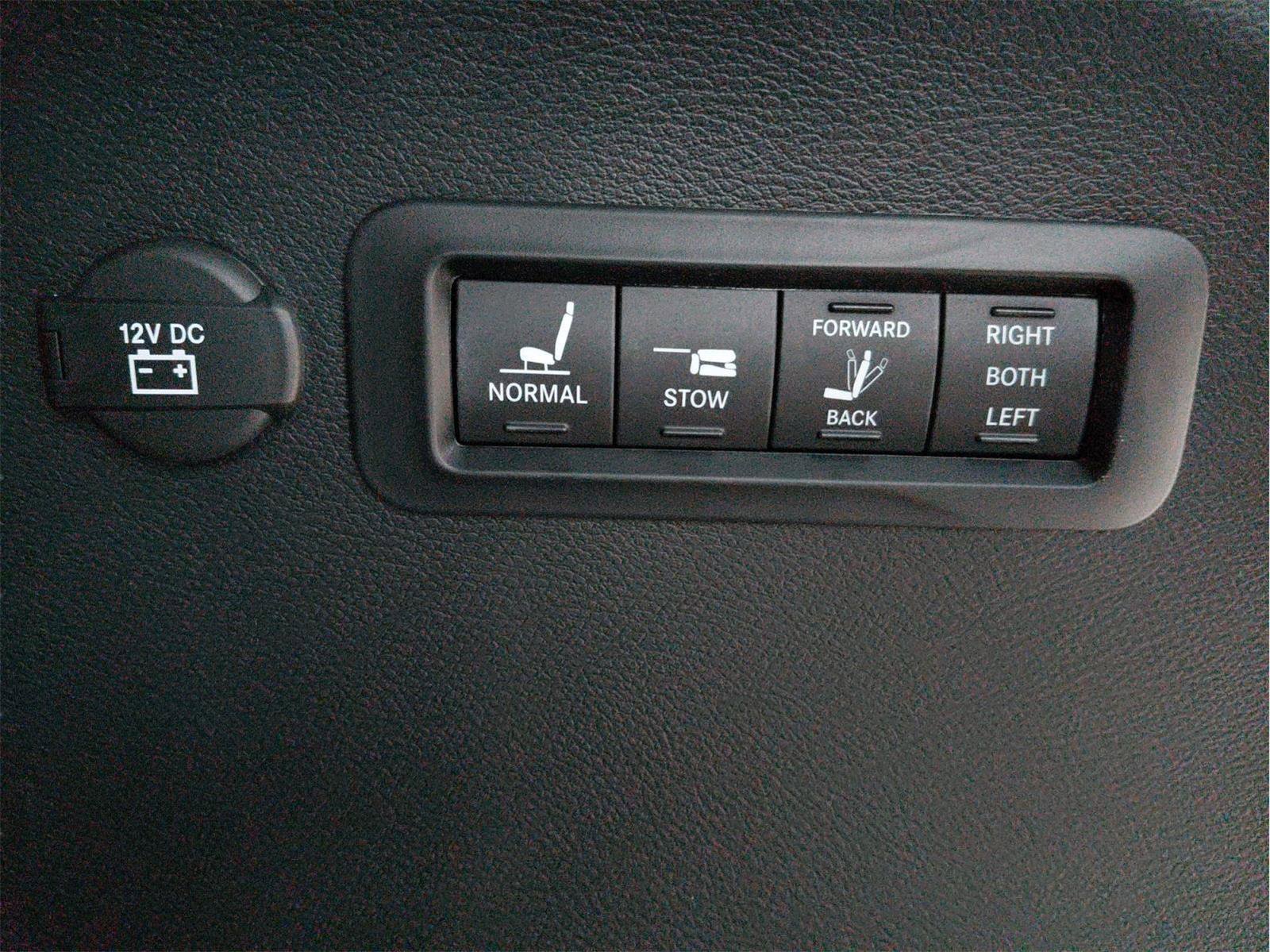 New 2026 Chrysler Pacifica Pinnacle image 26