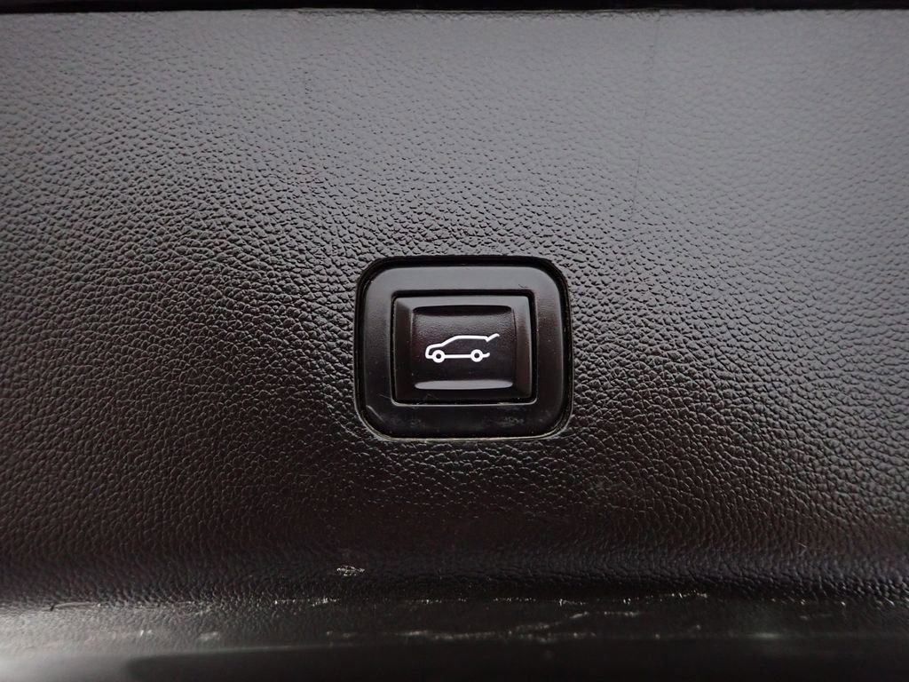 Used 2018 Chevrolet Traverse High Country w/ LPO, Floor Liner Package image 20