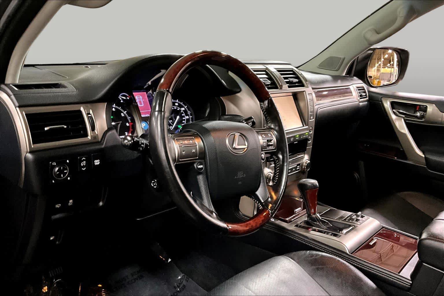 Used 2017 Lexus GX 460 Premium w/ Premium Package AWD/4WD image 18