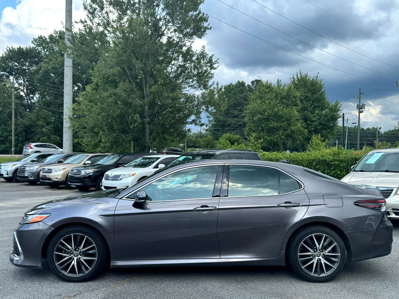 Used 2022 Toyota Camry XLE image 4