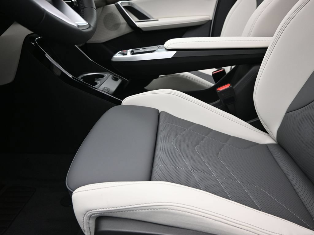 New 2026 BMW X1 xDrive28i w/ Technology Package AWD/4WD image 13