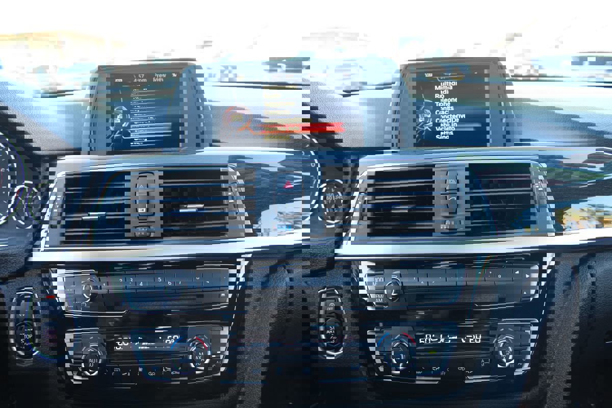 Used 2017 BMW 330i Sedan RWD image 26