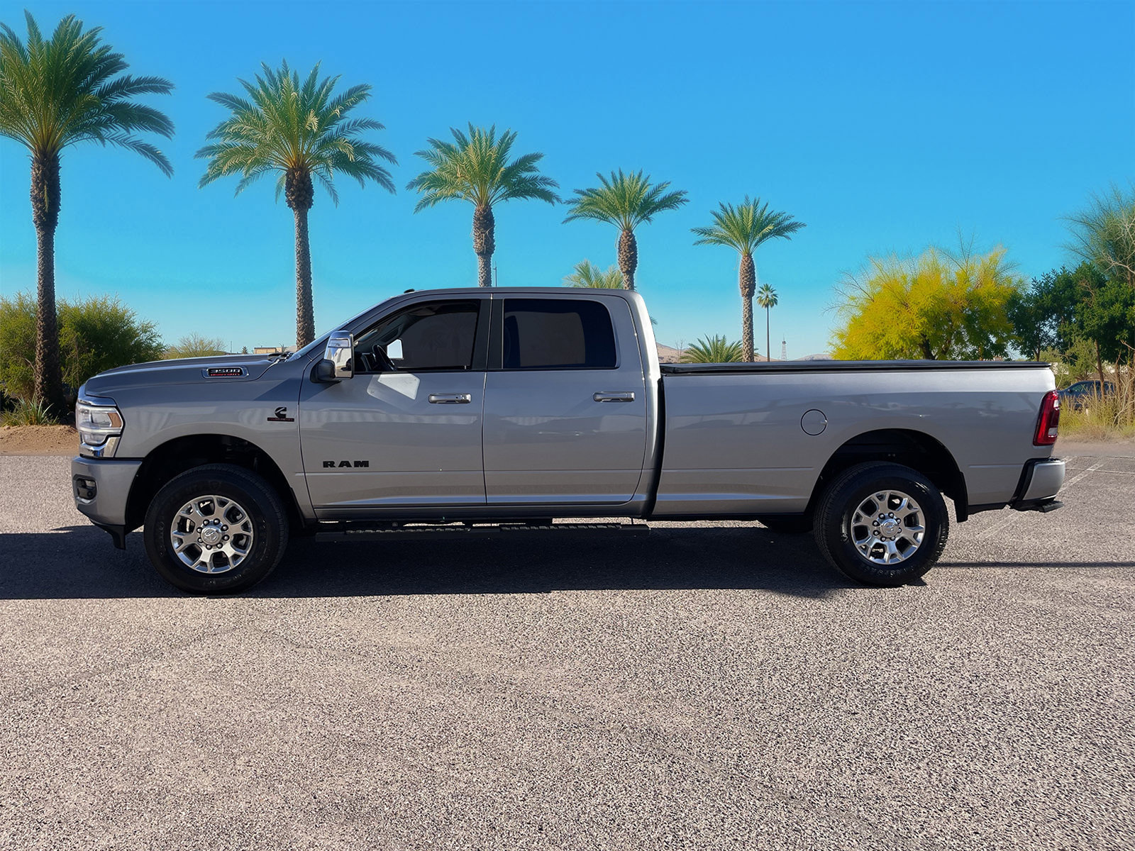 Used 2024 RAM 3500 Laramie AWD/4WD image 2