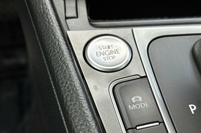 Used 2016 Volkswagen e-Golf SE w/ DC Fast Charging Package image 21