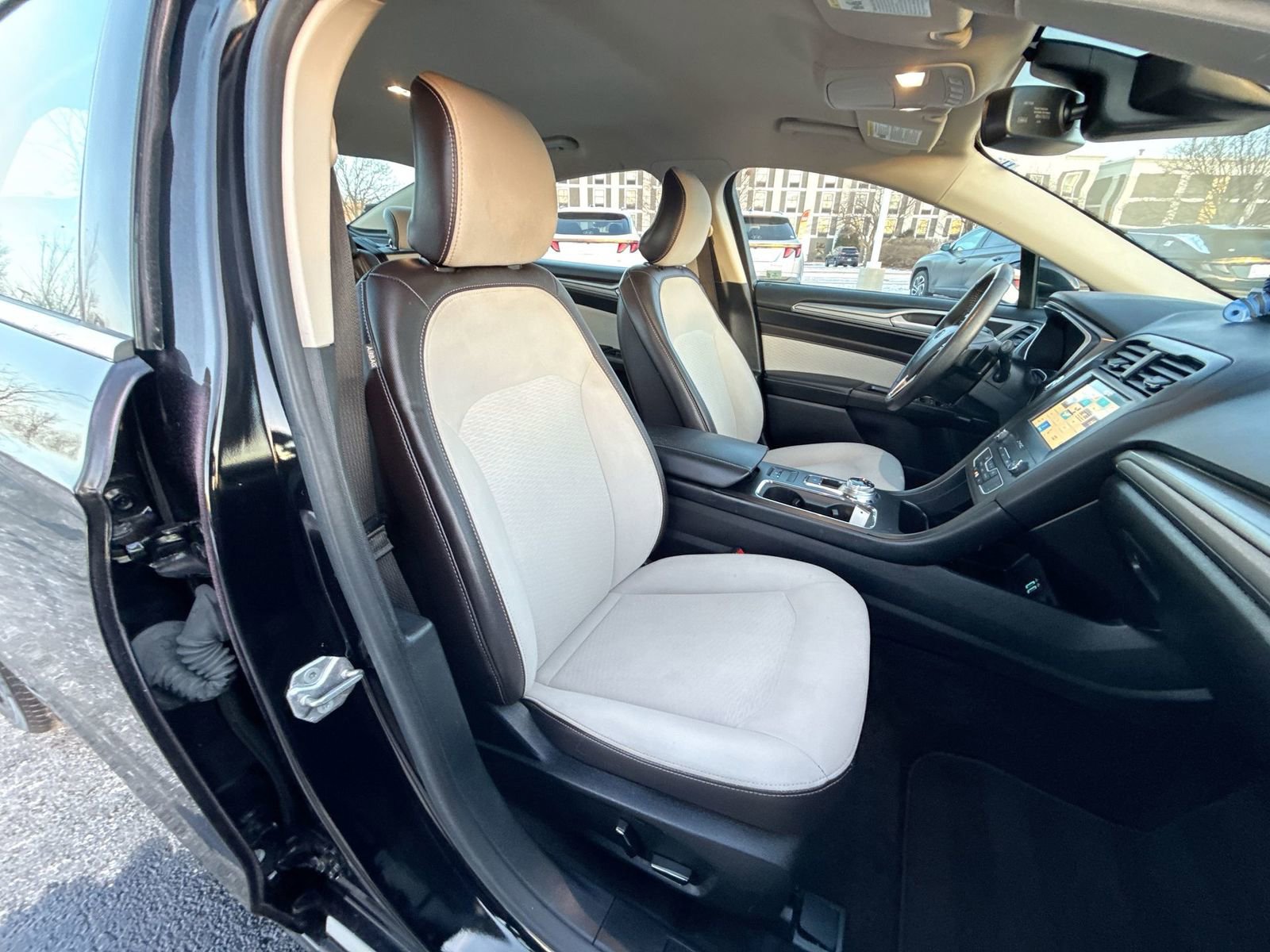 Used 2019 Ford Fusion SE w/ Equipment Group 151A image 24