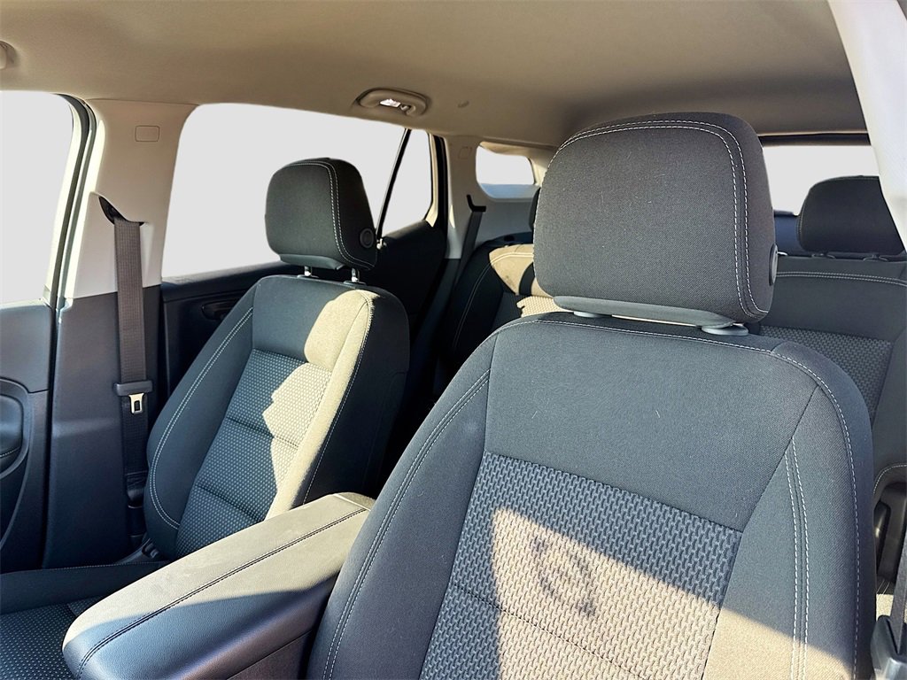 Used 2024 GMC Terrain SLE w/ Driver Convenience Package image 12