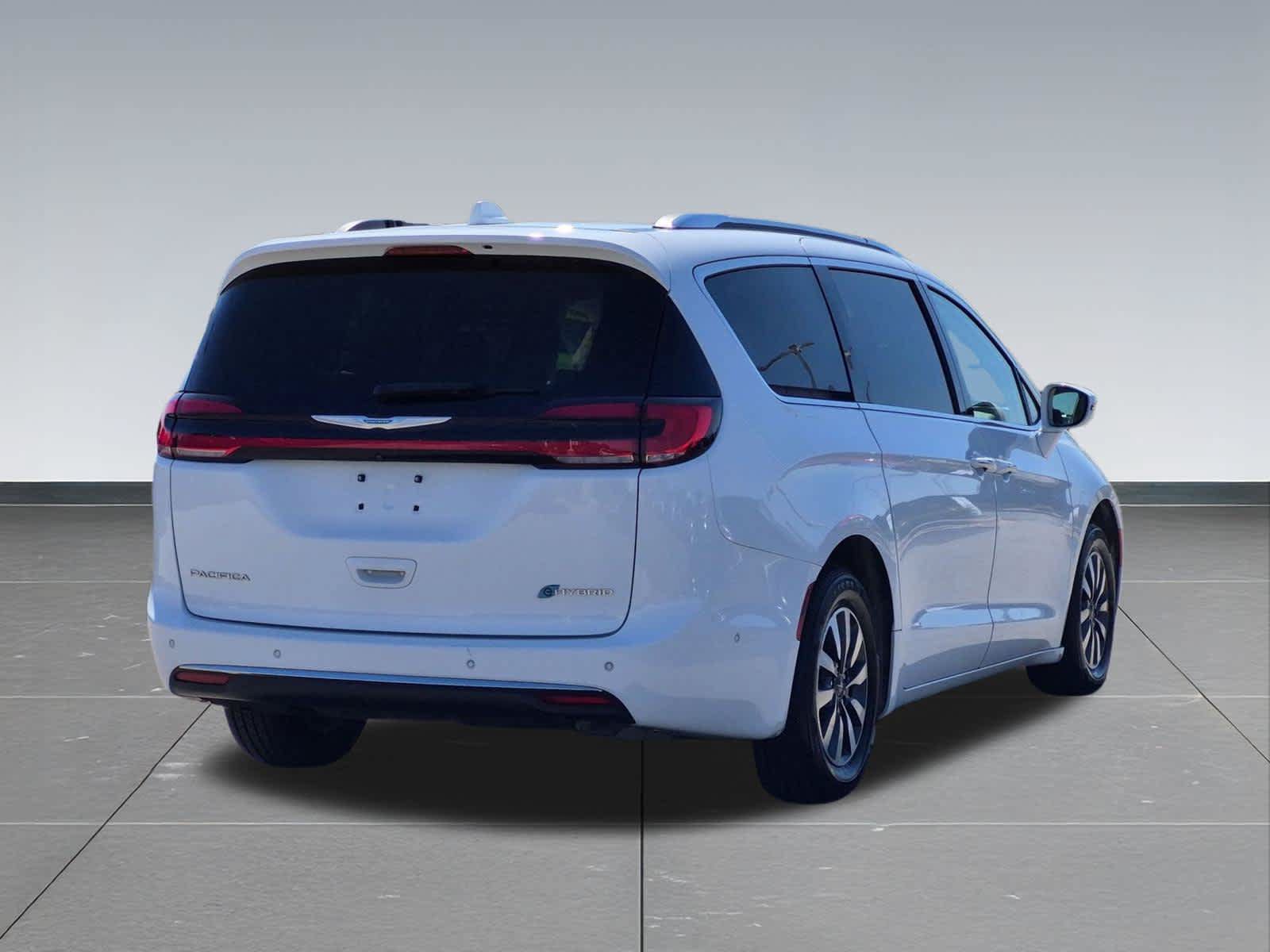 Used 2021 Chrysler Pacifica Touring-L FWD image 5