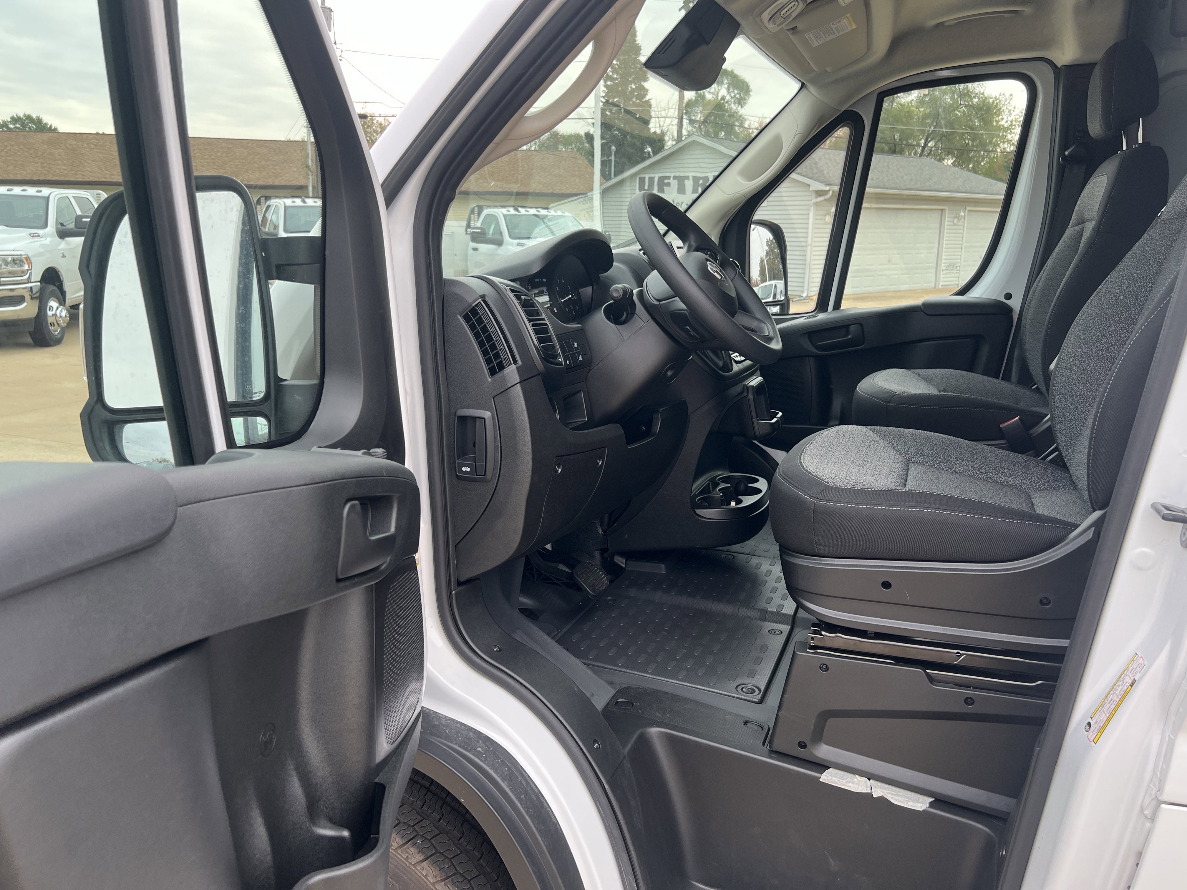 New 2026 RAM ProMaster 2500 w/ Convenience Group image 15
