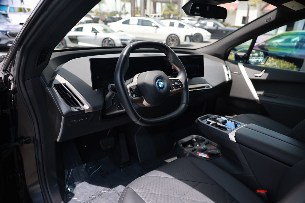 Used 2024 BMW iX xDrive50 w/ Sport Package AWD/4WD image 15
