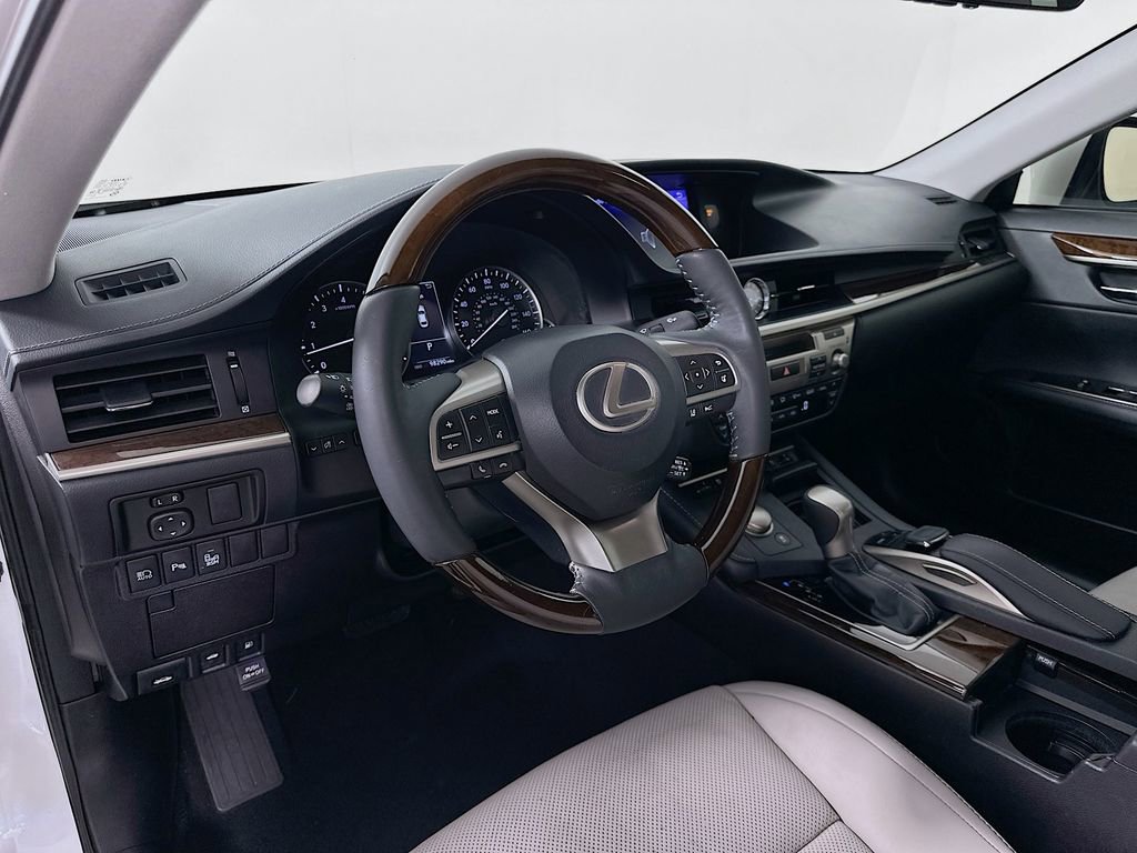 Used 2017 Lexus ES 350 w/ Luxury Package FWD image 9