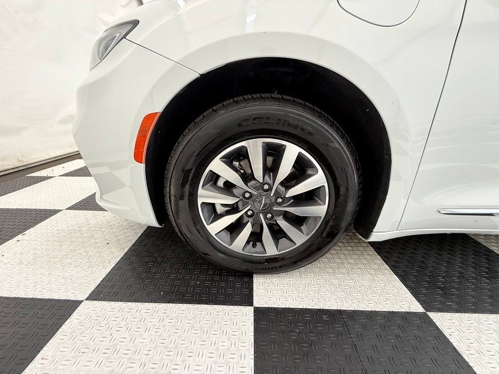 Used 2023 Chrysler Pacifica Limited FWD image 11