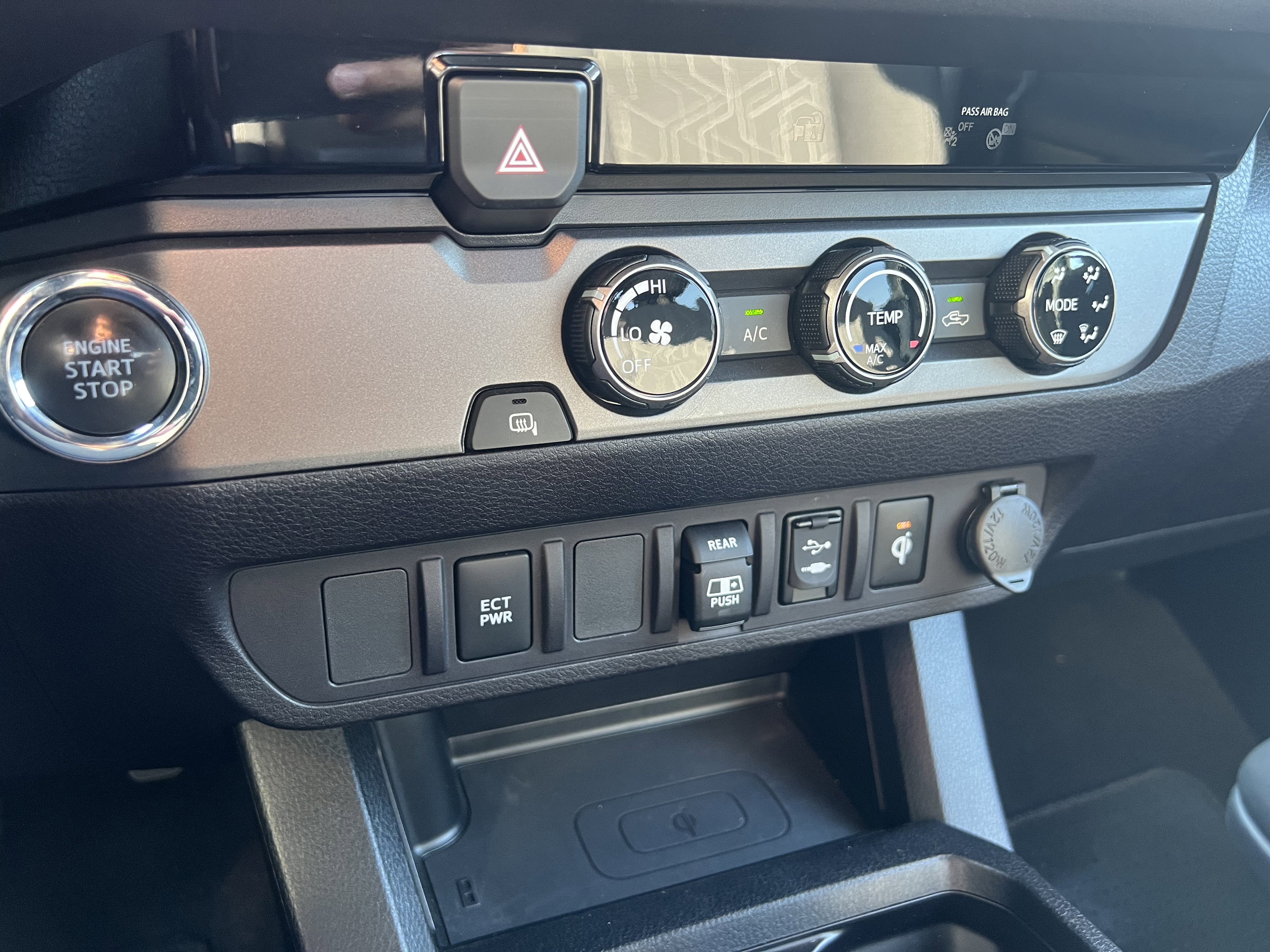 Used 2018 Toyota Tacoma TRD Sport image 14