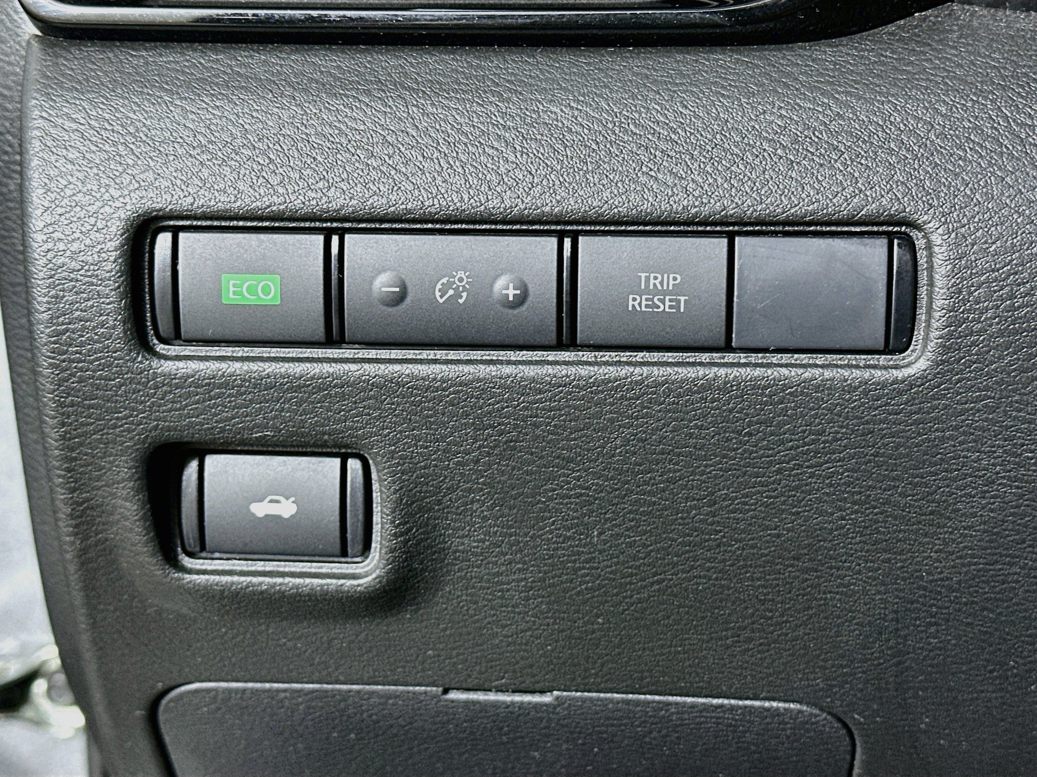 Used 2025 Nissan Sentra SV FWD image 17