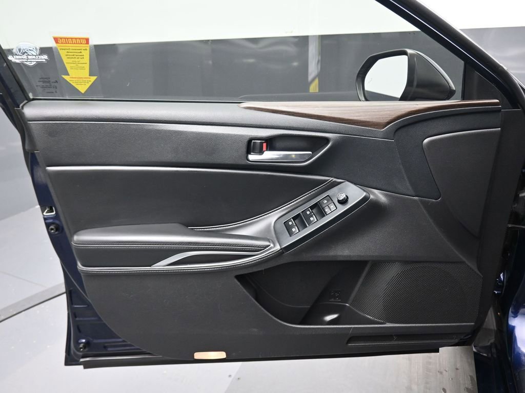 Used 2022 Toyota Avalon XLE w/ Moonroof Package image 9