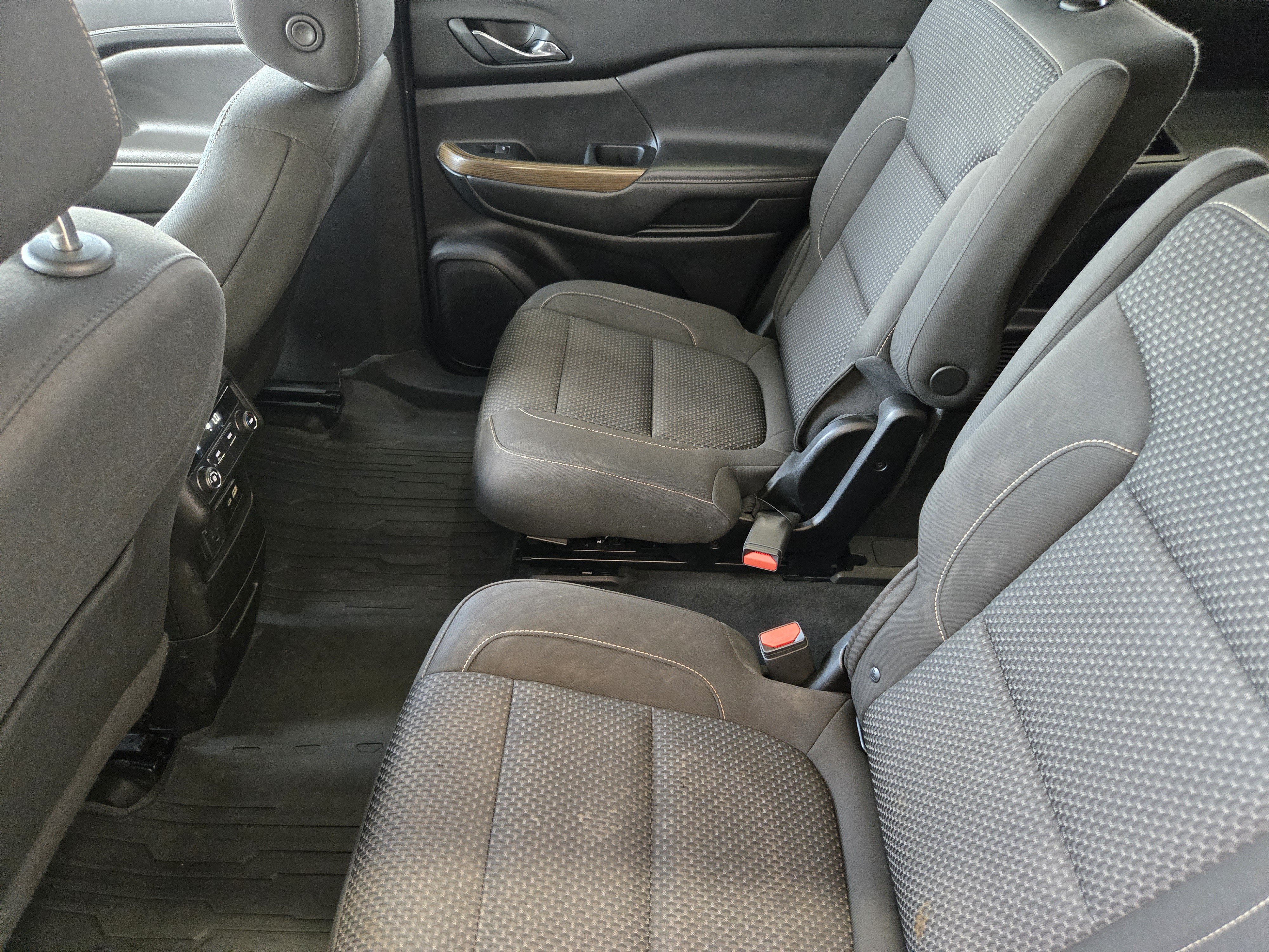 Used 2023 GMC Acadia SLE w/ Driver Convenience Package FWD image 22