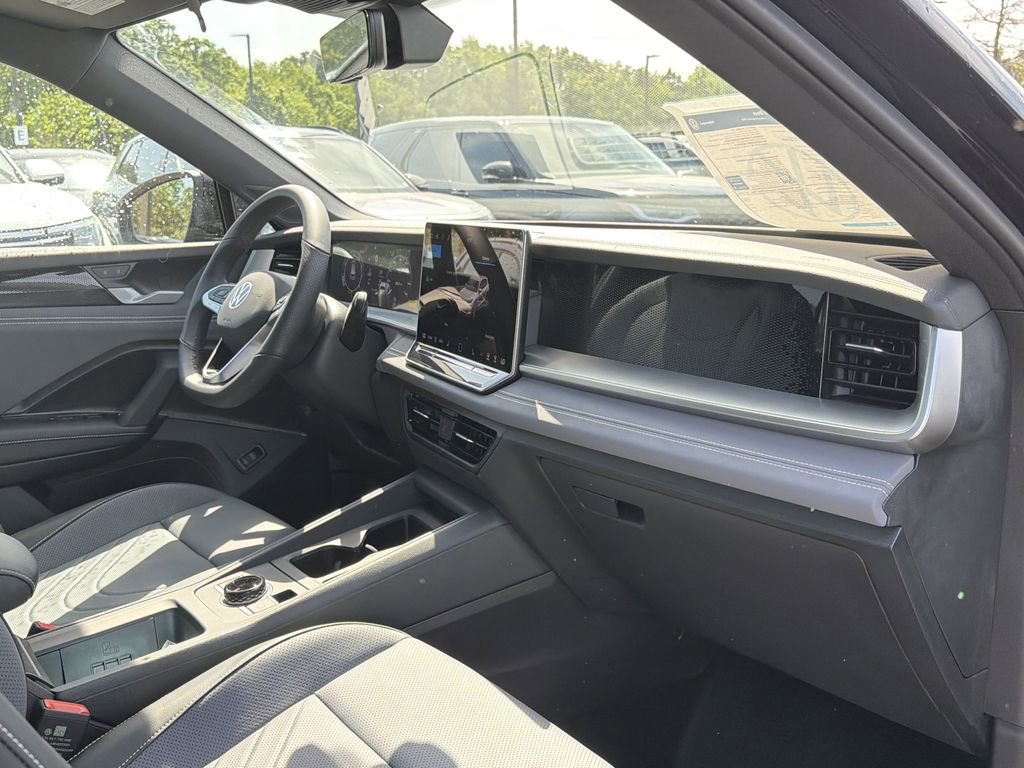 New 2026 Volkswagen Tiguan SE R-Line FWD image 19