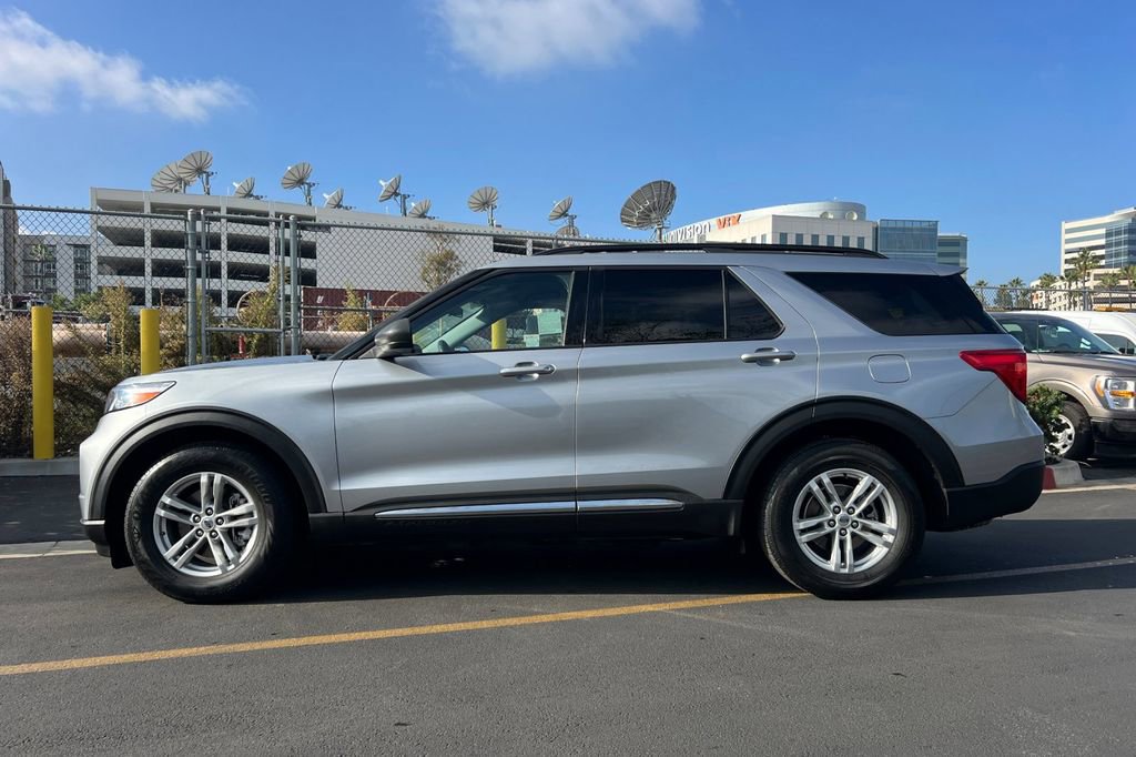 Certified 2022 Ford Explorer XLT w/ Equipment Group 202A image 9