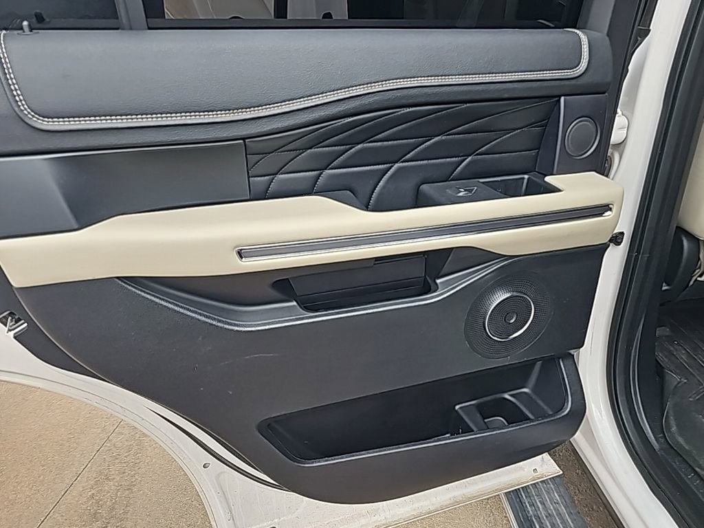 Used 2018 Ford Expedition Platinum image 37