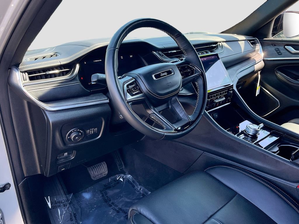 Certified 2025 Jeep Grand Cherokee Overland w/ Adv Protech Group III image 9