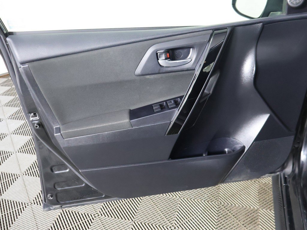 Used 2017 Toyota Corolla iM image 18