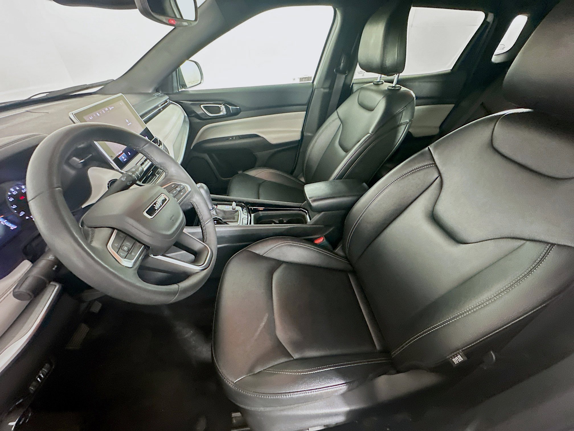 Used 2025 Jeep Compass Limited image 13