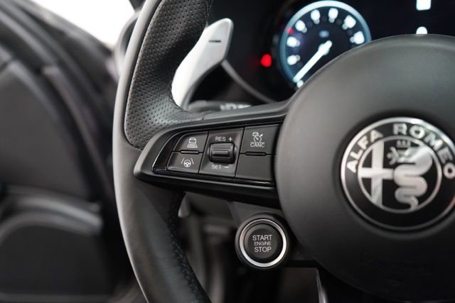 Used 2025 Alfa Romeo Giulia AWD image 22