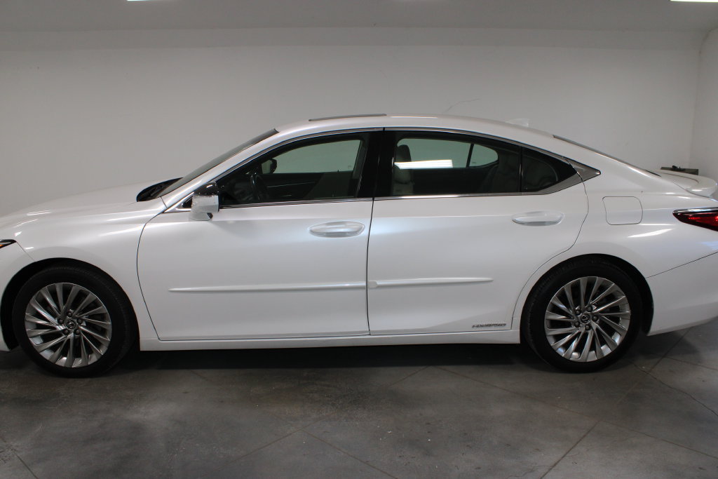 Used 2020 Lexus ES 300h w/ Accessory Package FWD image 6