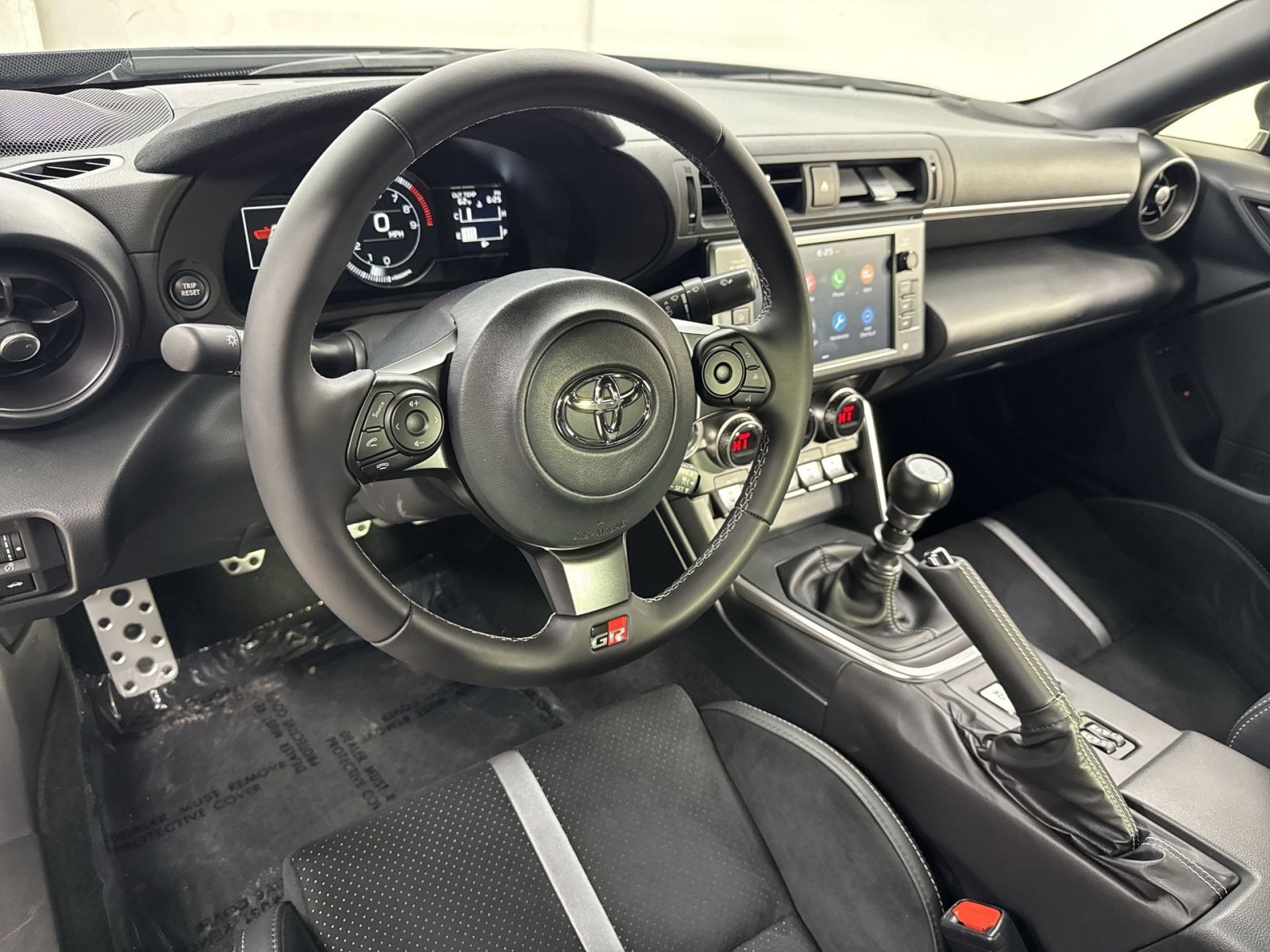 Used 2025 Toyota GR86 Premium w/ Performance Package image 35